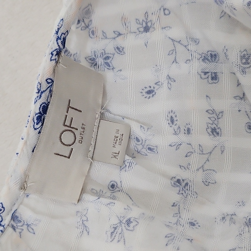LOFT Floral White and Blue Women's Blouse - Picture 8 of 9